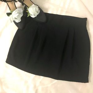 💰SOLD💰Yaya De La Plume Pleated Mini Skirt